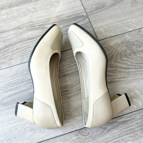Vintage Natural Sport Ivory Leather Two Tunes Square Toe Pumps Made in Canada - Picture 11 of 14